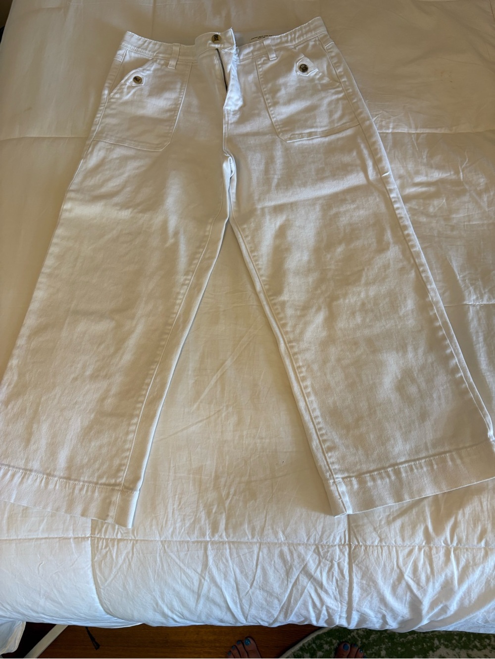 Women's White Cropped Ankle Jeans - Classic Straight Fit